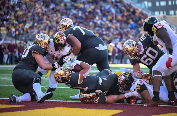 Gophers running back Bryce Williams scores a rushing touchdown during the third quarter 