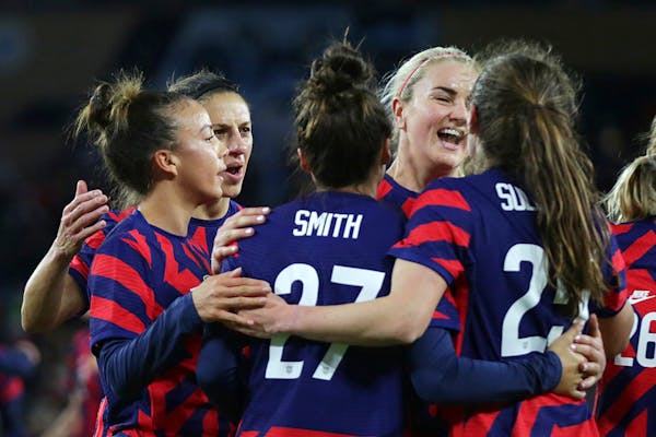 Neal: A lesson in class from the U.S. women's soccer team