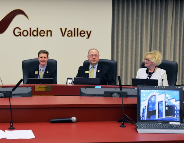 Shep Harris, left, and Joanie Clausen, right, at a 2014 Golden Valley City Council meeting. 