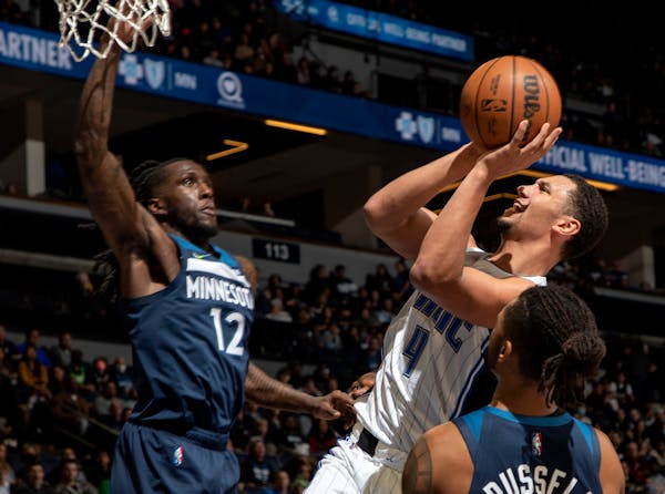 Jalen Suggs (4) of the Orlando Magic attempted a shot against Taurean Prince (12) of the Timberwolves on Monday.