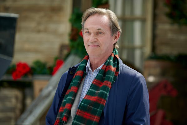 Richard Thomas serves as the narrator in “The Waltons’ Homecoming” on CW.