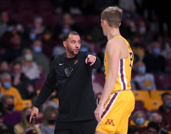 Gophers head coach Ben Johnson directs his players during the second half vs. Jacksonville on Nov. 24.