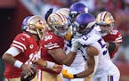 San Francisco center Alex Mack had a handful of Anthony Barr’s Vikings jersey on Sunday as quarterback Jimmy Garoppolo looked to pass.