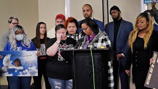 Daunte Wright’s family, supporters demand justice ahead of Kim Potter’s trial