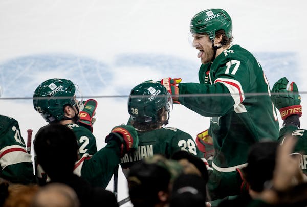 Marcus Foligno (17) celebrated a goal in Tuesday’s 5-2 victory against Arizona.