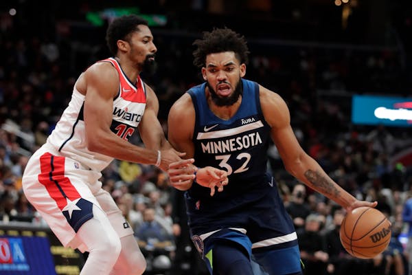 The Wolves’ Karl-Anthony Towns moved the ball on the Wizards’ Spencer Dinwiddie on Wednesday.