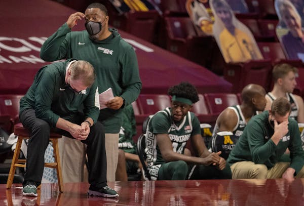 Michigan State coach Tom Izzo dropped his head late in the Spartans’ 81-56 defeat against the Gophers last December.