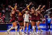 The Gophers surrounded CC McGraw (7) in celebration during Thursday’s NCAA tournament victory over Baylor in Madison, Wis.