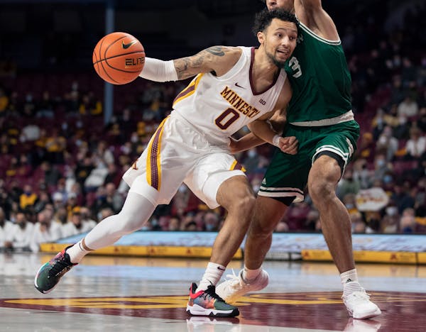 Gophers guard Payton Willis scored 14 points and made only one turnover in the 72-56 victory against Wisconsin-Green Bay on Wednesday.