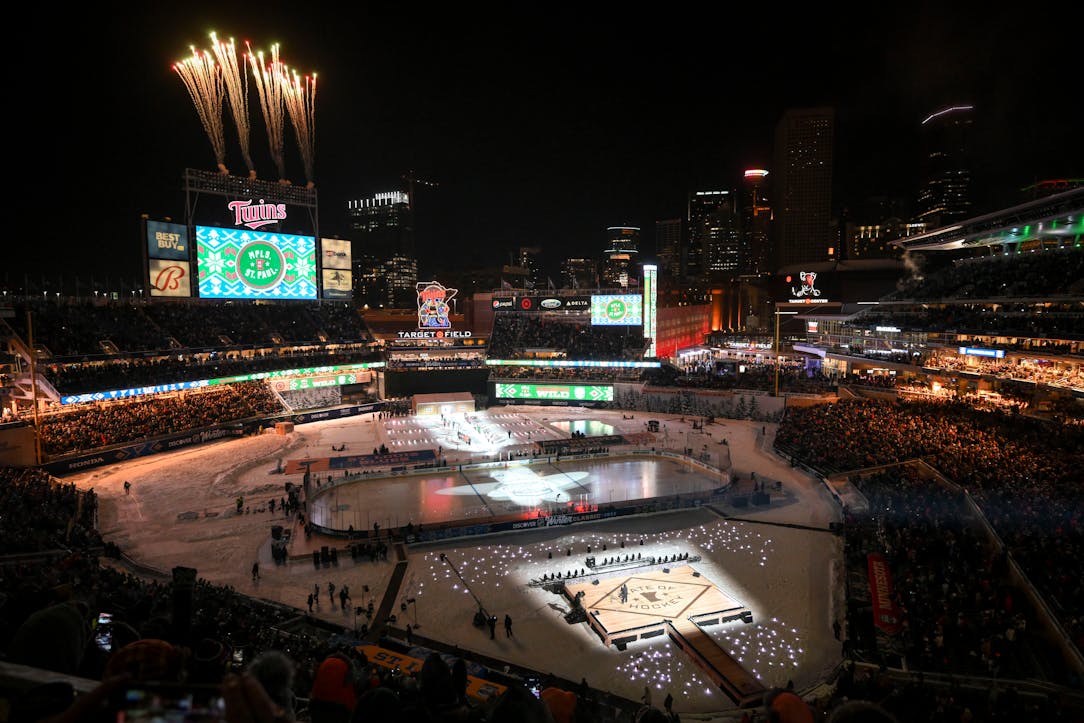 Wild fans brave temperatures at Winter Classic: 'This is Minnesota
