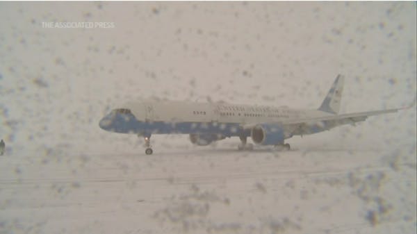 Biden returns to Washington in snowstorm