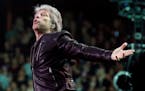 Jon Bon Jovi showed off his New Jersey-bred “you want a piece of me?!” stance at Xcel Energy Center in 2017.