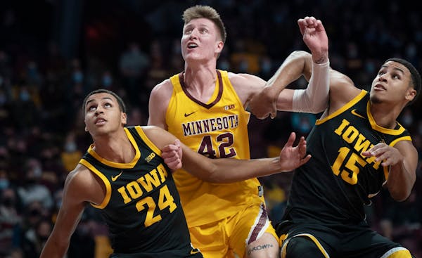7-footer Thompson shines after finally getting playing time vs. Iowa