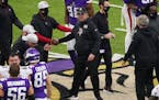 Raheem Morris and Mike Zimmer shook hands after a game between the Vikings and Atlanta in 2020.
