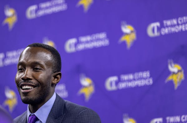 With GM choices, Vikings and Bears set up major philosophical battle