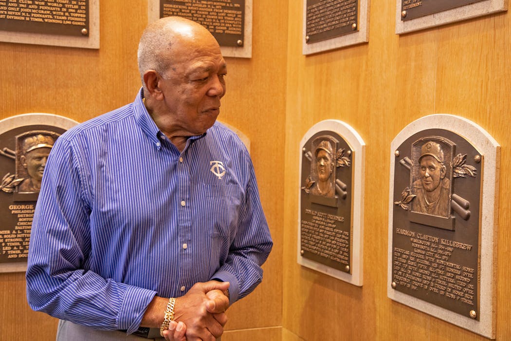 Tony Oliva paused to check out Harmon Killebrew’s plaque.
