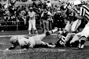 Roy Winston (60) tackled John Brockington of the Packers for a safety during a game in 1973.