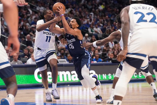 Wolves annoyed with officiating in Dallas loss — and learning how to respond