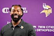 Za’Darius Smith was introduced at a press conference after signing a three-year contract with the Vikings on Tuesday.
