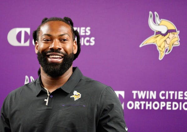 Za’Darius Smith was introduced at a press conference after signing a three-year contract with the Vikings on Tuesday.