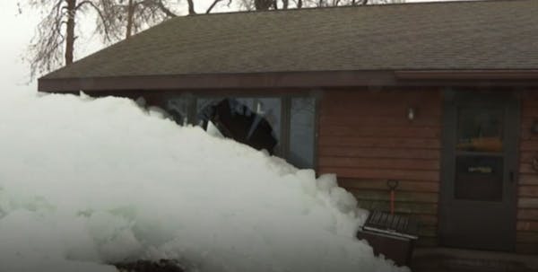 Dramatic scenes of 'ice shoves' in Wisconsin