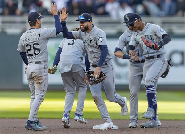 The Mariners celebrated their victory over the Twins on Friday at Target Field.