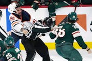 Evander Kane of the Oilers and Ryan Hartman of the Wild fought during Tuesday’s game.