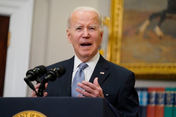 Biden pledges $800M more in military aid to Ukraine