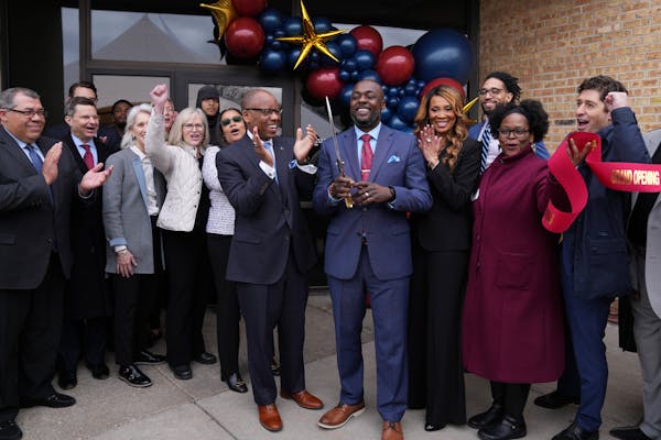 Kenneth Kelly, chair of First Independence Bank the region’s first Black-owned bank, applauded Damon Jenkins, senior vice president and market regio