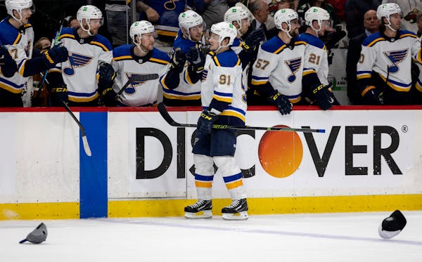 Vladimir Tarasenko (91) celebrated his hat trick after scoring the final goal in the Blues’ 5-2 victory over the Wild.