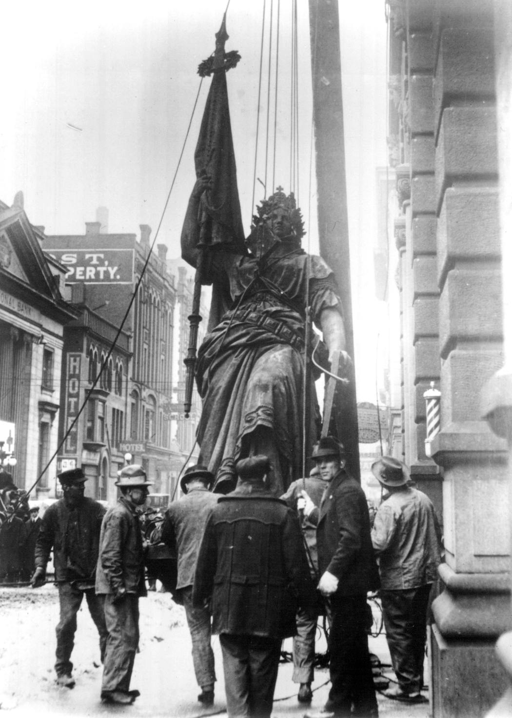 A crew removes a statue of Germania, a German national symbol, from St. Paul's Germania Life Insurance Building in 1918.