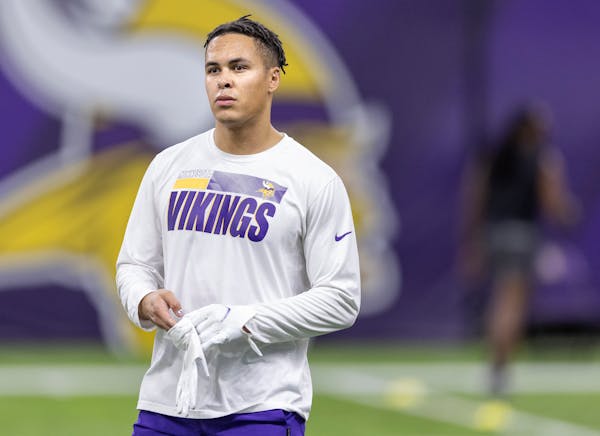 Vikings' Olabisi Johnson rediscovers passion for football (and hockey)