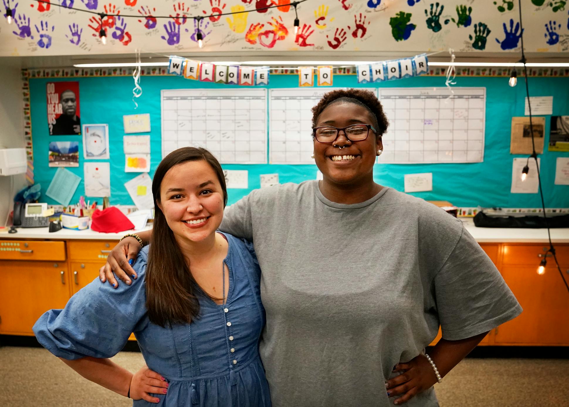 St. Paul Harding High School senior Erin Tetter, right, has looked to choir teacher Natalia Romero Arbelaez for guidance and inspiration and the student and teacher were seen in choir class at Harding High Thursday, May 26, 2022 in St. Paul, Minn. ] DAVID JOLES • david.joles@startribune.com Six graduating seniors thank the people who inspired them most this year**Erin Tetter, Natalia Romero Arbelaez, cq, (EDITOR’S NOTE: THERE IS AN ACCENT OVER THE SECOND A IN ARBELAEZ)
