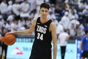 Chet Holmgren (34) of the Gonzaga Bulldogs warms up before a game against the BYU Cougars  Feb, 5, 2022, at the Marriott Center in Provo, Utah. (Chris
