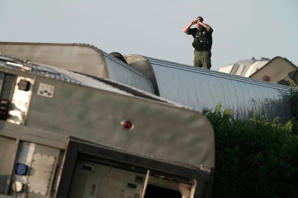 3 dead, dozens hurt in Missouri Amtrak train crash