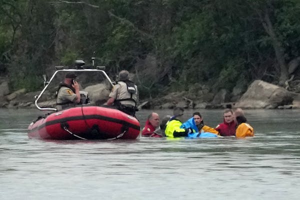 Teams in dry suits and Ramsey County Sheriff’s deputies searched Saturday at Vadnais Lake in Vadnais Heights in a “likely triple homicide.” The 