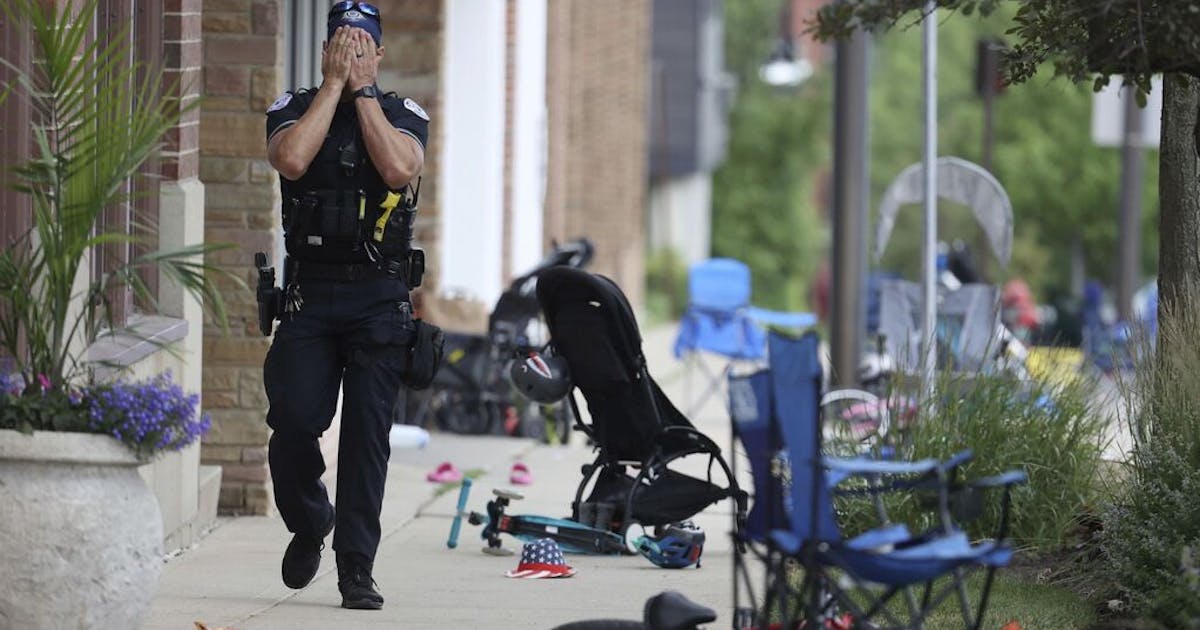 Gunman kills 6, wounds dozens at Chicago-area July 4th parade
