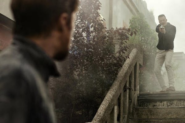 Ryan Gosling and Chris Evans play good killer/bad killer in “The Gray Man.”