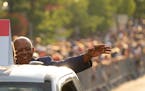 Tony Oliva waved during Saturday’s parade in Cooperstown, N.Y.