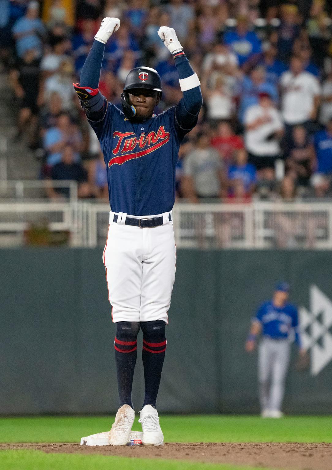 Twins relinquish five-run lead, then slip past Toronto 6-5 in 10 innings
