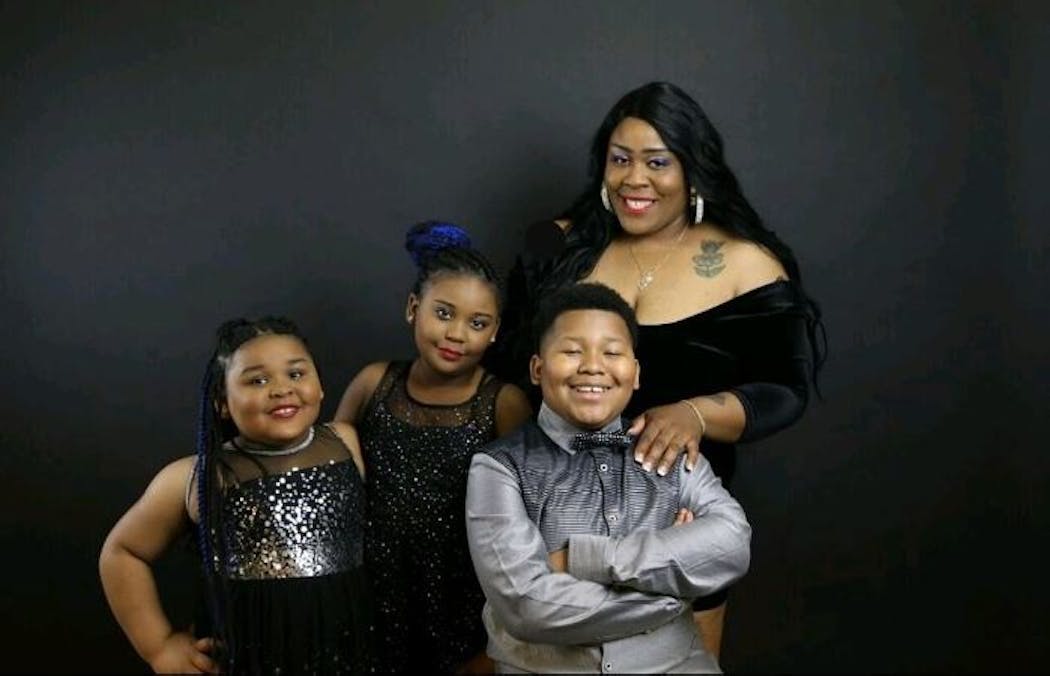Essie McKenzie with her children Ty’Rah, Taraji and Terrell White. The girls were severely burned when the van they were in caught fire in a Wal-Mart parking lot. Ty’Rah died from her injuries.