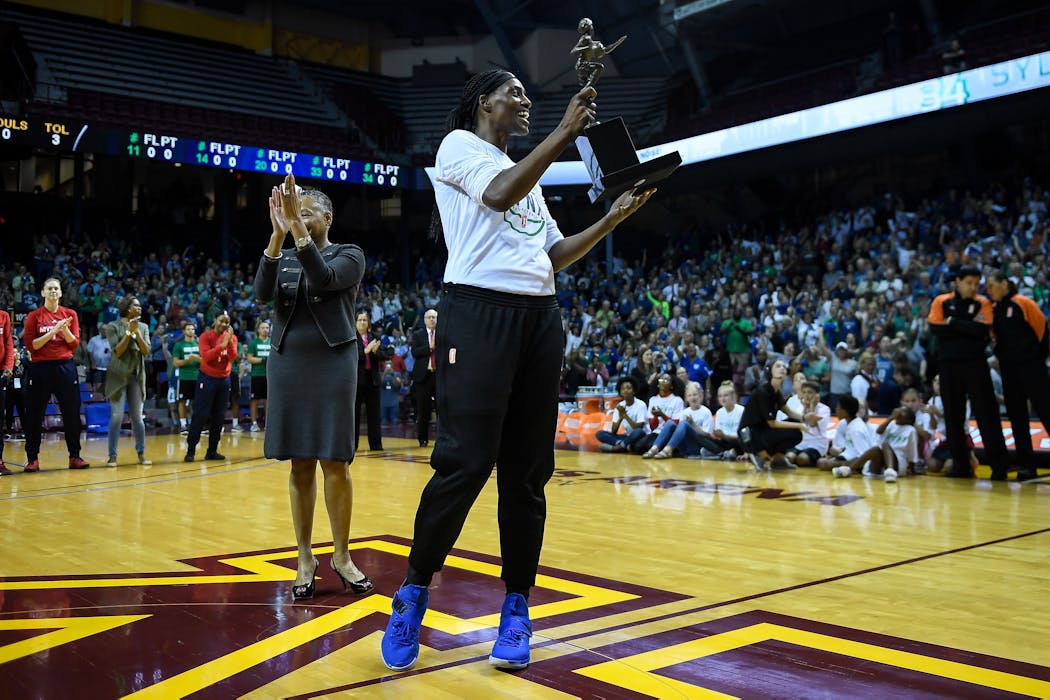 Fowles displaying her WNBA MVP trophy during a ceremony held before the start of a 2017 semifinal game against the Washington Mystics.