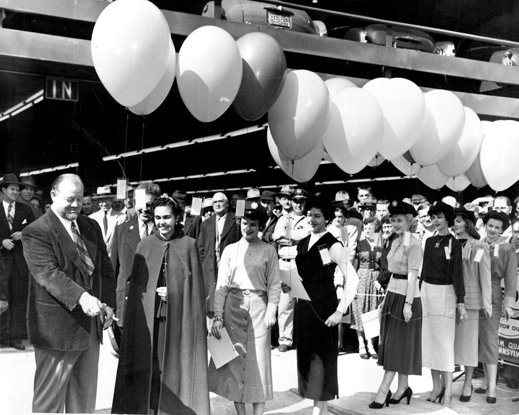 Singer Burl Ives, left, inaugurated a new downtown parking ramp at 9th Street and LaSalle Ave. in 1951 by releasing balloons. Anyone who found a balloon would be entitled to 10 days of free parking.