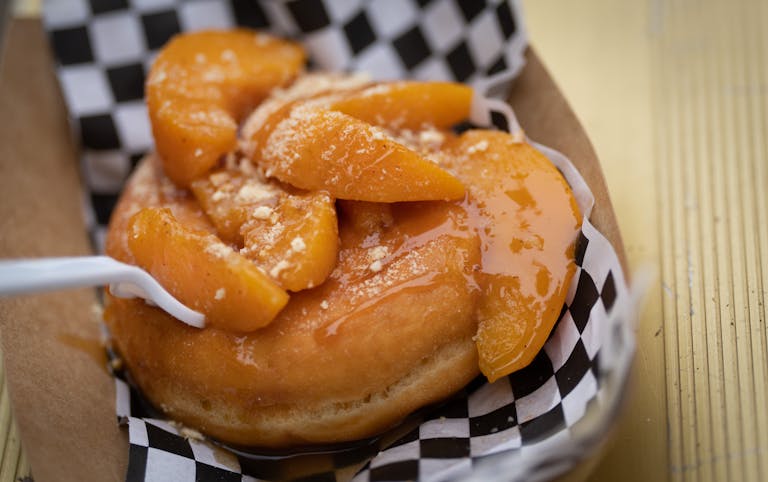 Donut Peach Cobbler from Soul Bowl. New foods at the Minnesota State Fair photographed on Thursday, Aug. 25, 2022 in Falcon Heights, Minn. ] RENEE JON