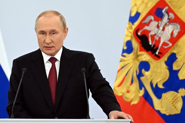 Putin signs treaties to annex parts of Ukraine