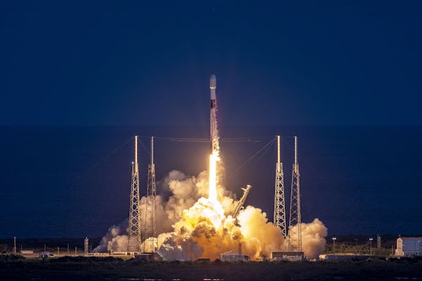 SpaceX launches communications satellites