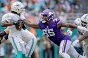Vikings linebacker Za’Darius Smith applied pressure to Dolphins quarterback Teddy Bridgewater on Sunday, something that happened time and again.