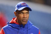 Former Vikings head coach Leslie Frazier found the perfect fit when he was hired as defensive coordinator by the Bills in 2017. 