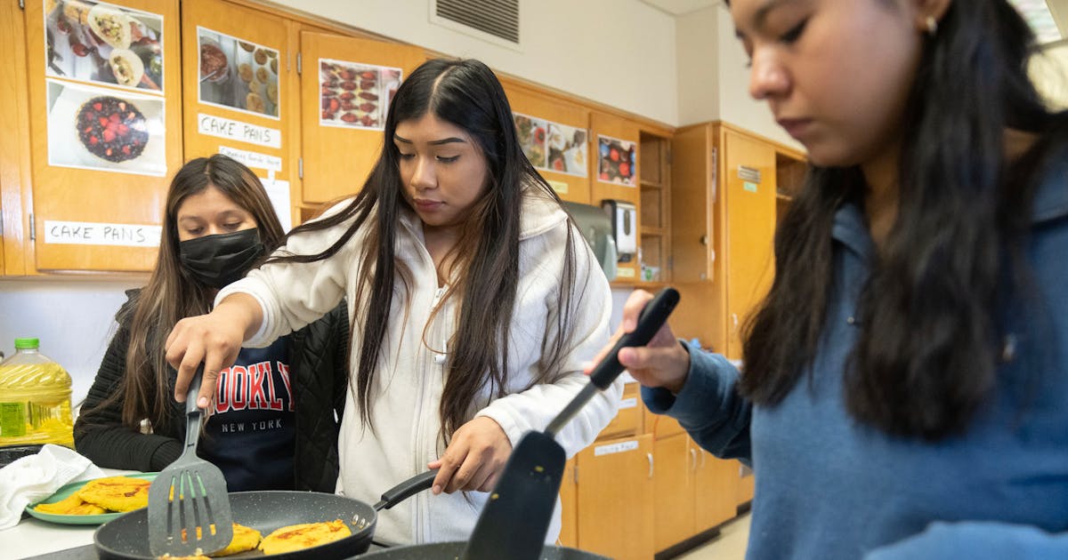 Students cook meals and take advantage of the culinary arts program at Minneapolis’ Roosevelt High| Roadsleeper.com