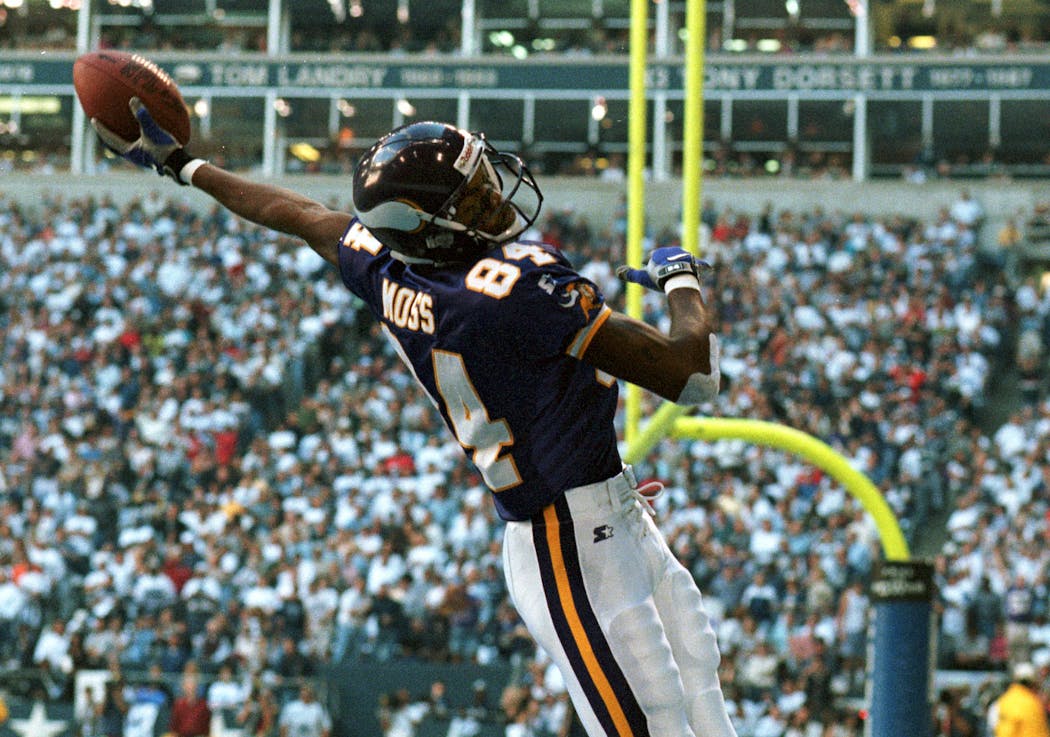 Randy Moss celebrating one of his three touchdown catches on Thanksgiving against the Cowboys in 1998.